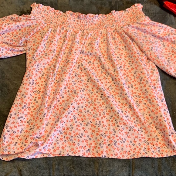 NWOT. Loft outlet off the shoulder top. XXL. - Picture 2 of 7